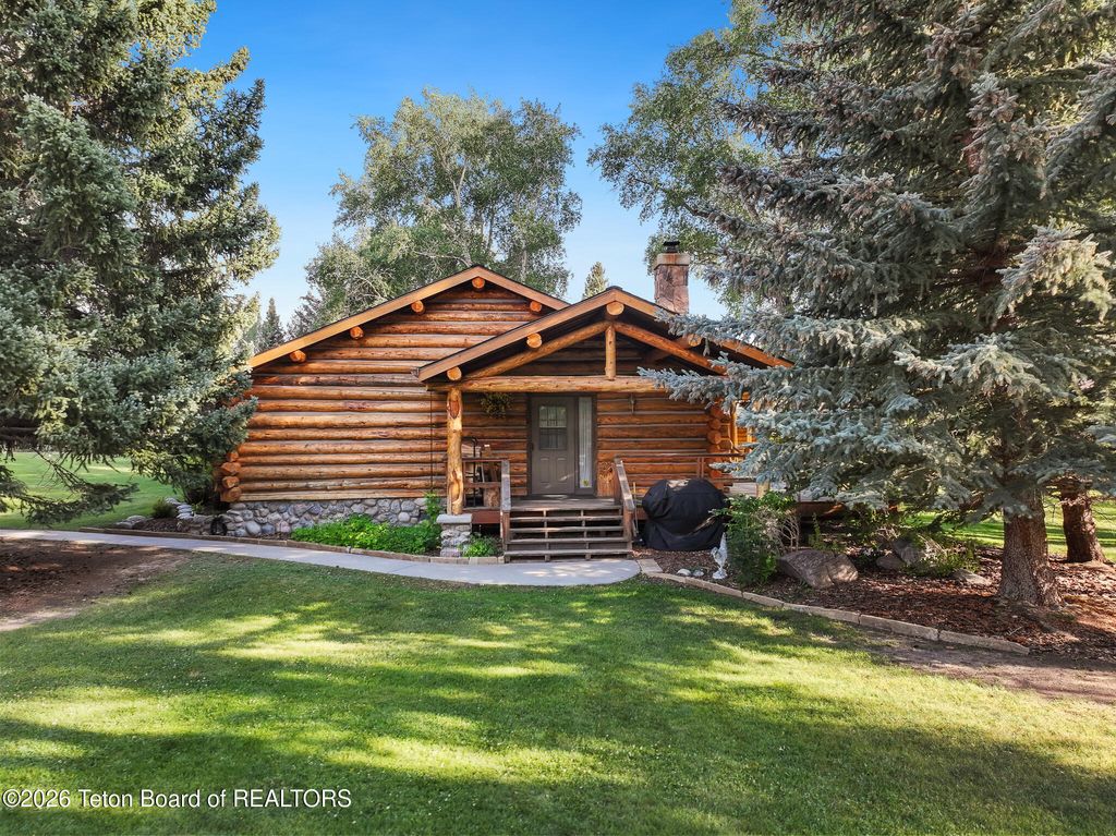 405 MILLER Lane, Dubois, WY 82513 photo 2