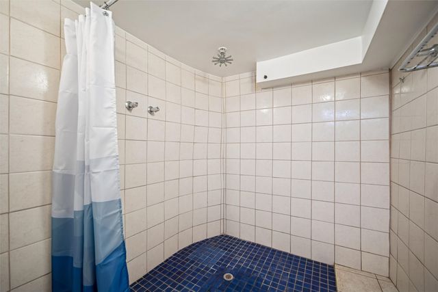 636 35th Street, Des Moines, IA 50312