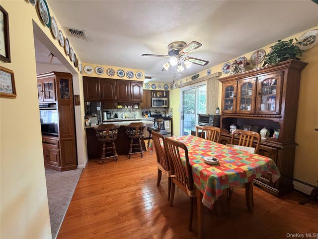 381 N Monroe Avenue, Lindenhurst, NY 11757