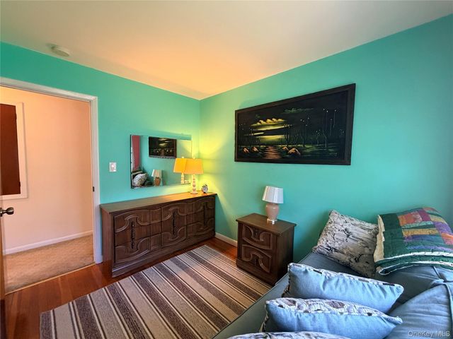 381 N Monroe Avenue, Lindenhurst, NY 11757