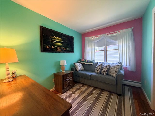 381 N Monroe Avenue, Lindenhurst, NY 11757