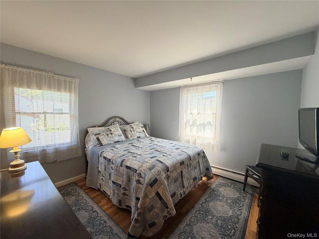 381 N Monroe Avenue, Lindenhurst, NY 11757