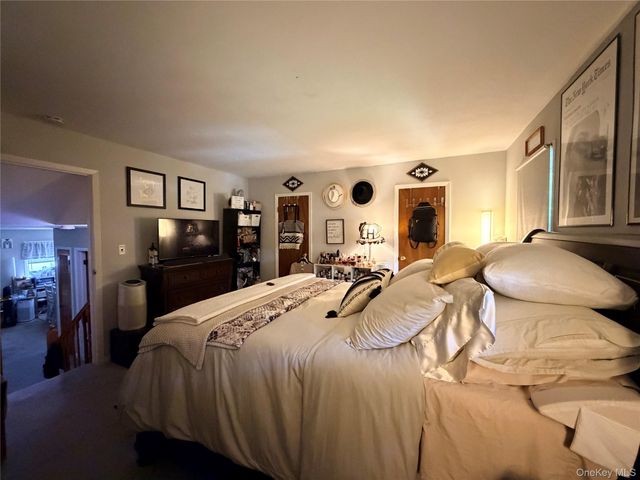 381 N Monroe Avenue, Lindenhurst, NY 11757