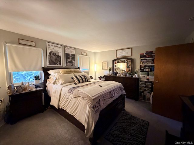 381 N Monroe Avenue, Lindenhurst, NY 11757