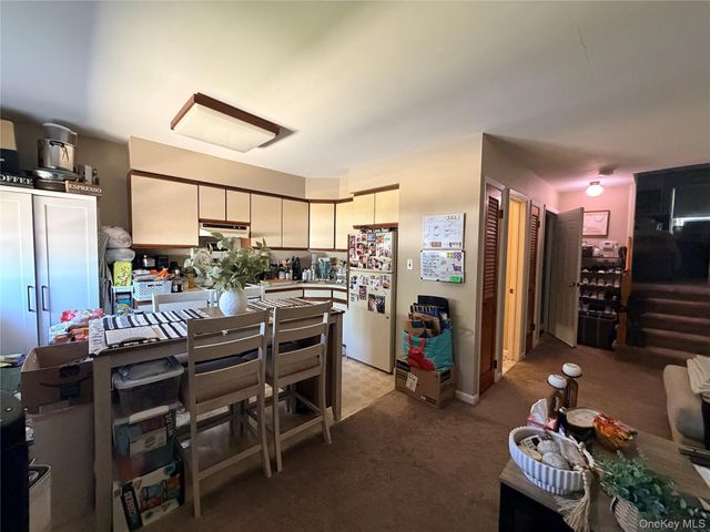 381 N Monroe Avenue, Lindenhurst, NY 11757