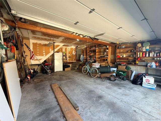 381 N Monroe Avenue, Lindenhurst, NY 11757