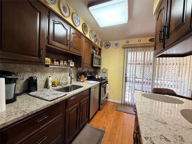 381 N Monroe Avenue, Lindenhurst, NY 11757
