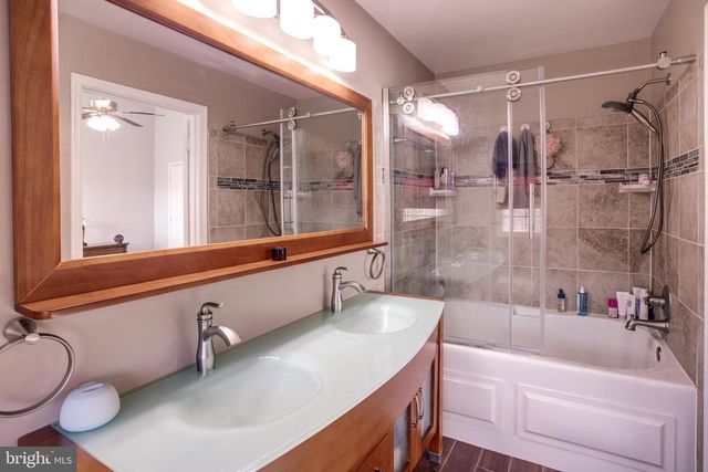 302 PINNACLE DR, Stafford, VA 22554