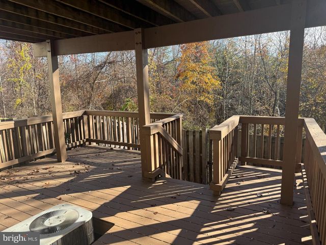 302 PINNACLE DR, Stafford, VA 22554