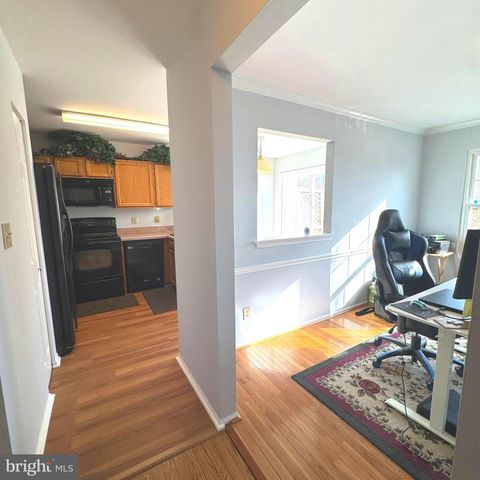 302 PINNACLE DR, Stafford, VA 22554