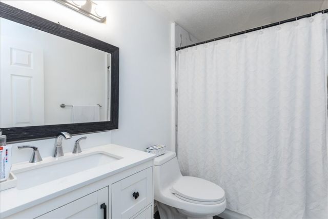 47 Kent St A, Lawrence, MA 01843