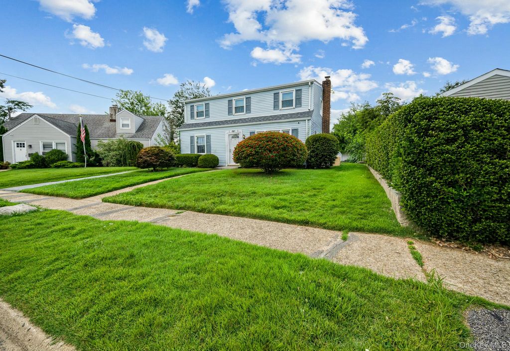 10 Park Court, Farmingdale, NY 11735 — photo 3