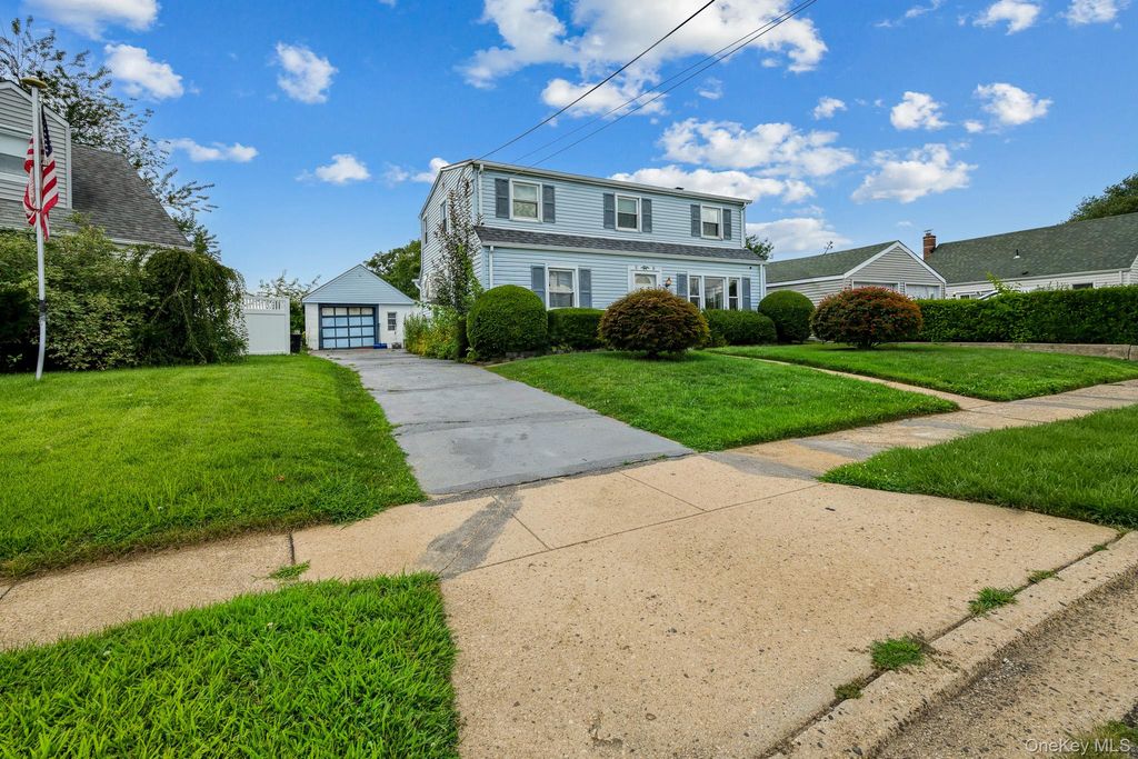 10 Park Court, Farmingdale, NY 11735 — photo 4