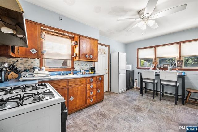 552 N Main Street, Lodi, NJ 07644