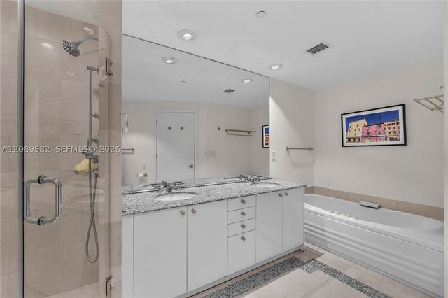 300 S Pointe Dr 809, Miami Beach, FL 33139