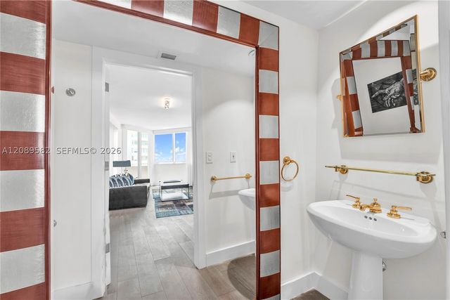 300 S Pointe Dr 809, Miami Beach, FL 33139