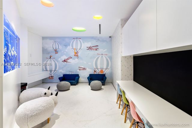 300 S Pointe Dr 809, Miami Beach, FL 33139