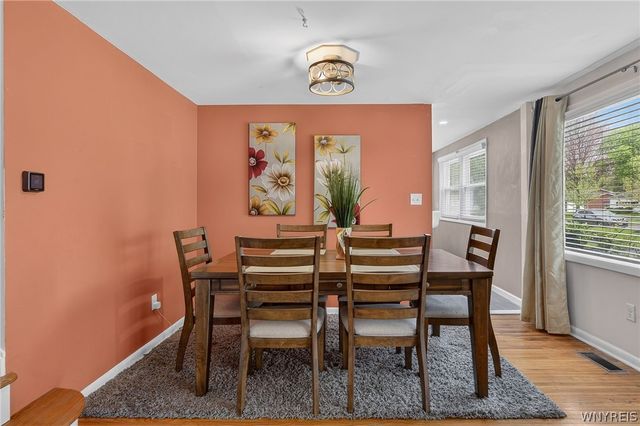 32 Hunters Ln, Amherst, NY 14221
