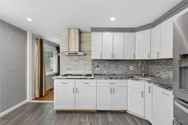 32 Hunters Ln, Amherst, NY 14221