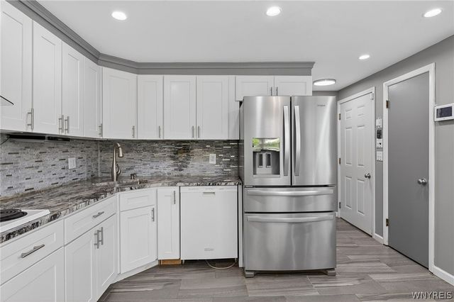 32 Hunters Ln, Amherst, NY 14221