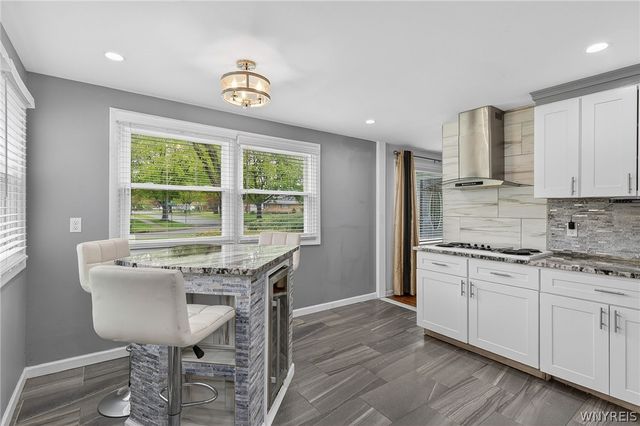32 Hunters Ln, Amherst, NY 14221