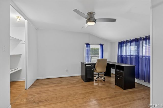 32 Hunters Ln, Amherst, NY 14221