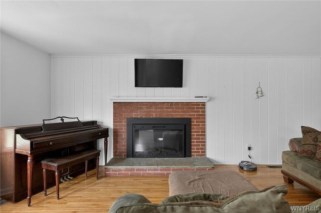 32 Hunters Ln, Amherst, NY 14221