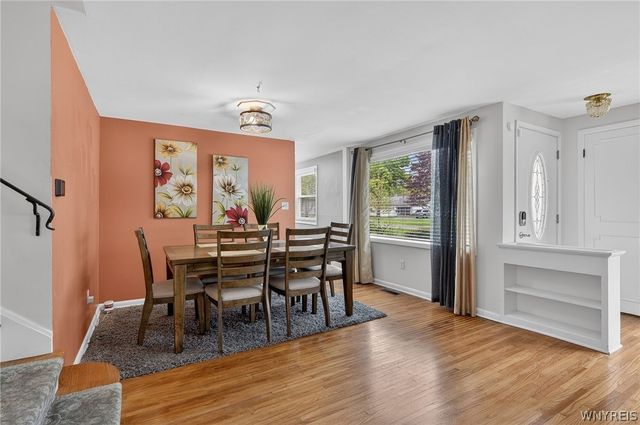 32 Hunters Ln, Amherst, NY 14221