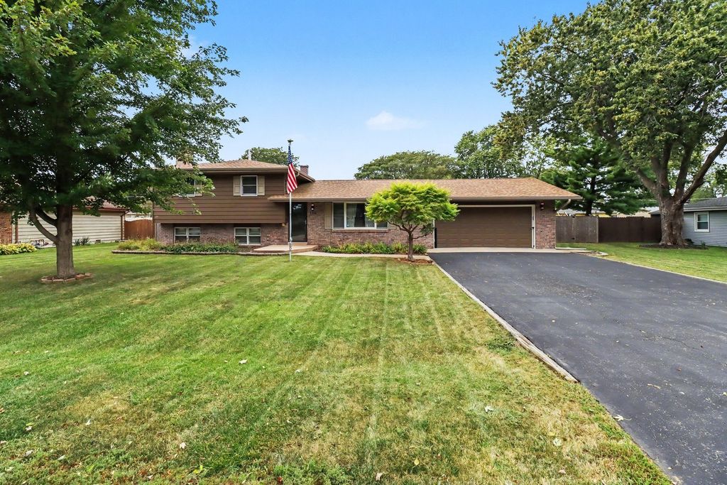 155 Kay Street, Manhattan, IL 60442 — exterior