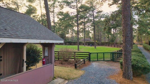 230 Old Dewberry Lane, Southern Pines, NC 28387