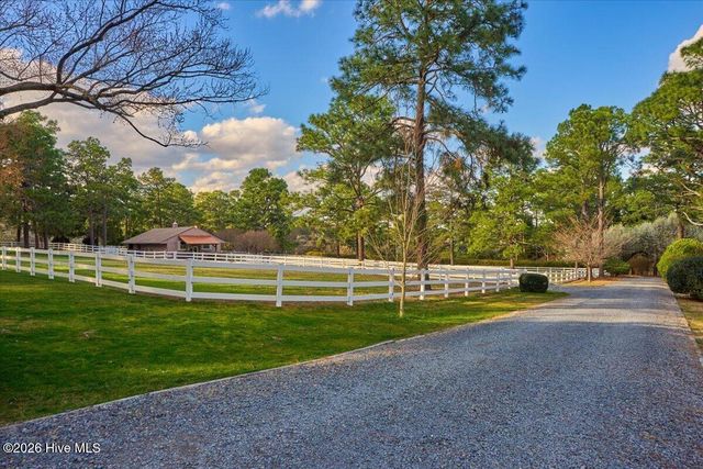 230 Old Dewberry Lane, Southern Pines, NC 28387