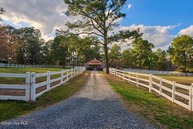 230 Old Dewberry Lane, Southern Pines, NC 28387