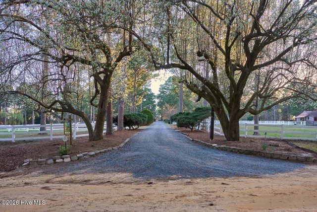 230 Old Dewberry Lane, Southern Pines, NC 28387