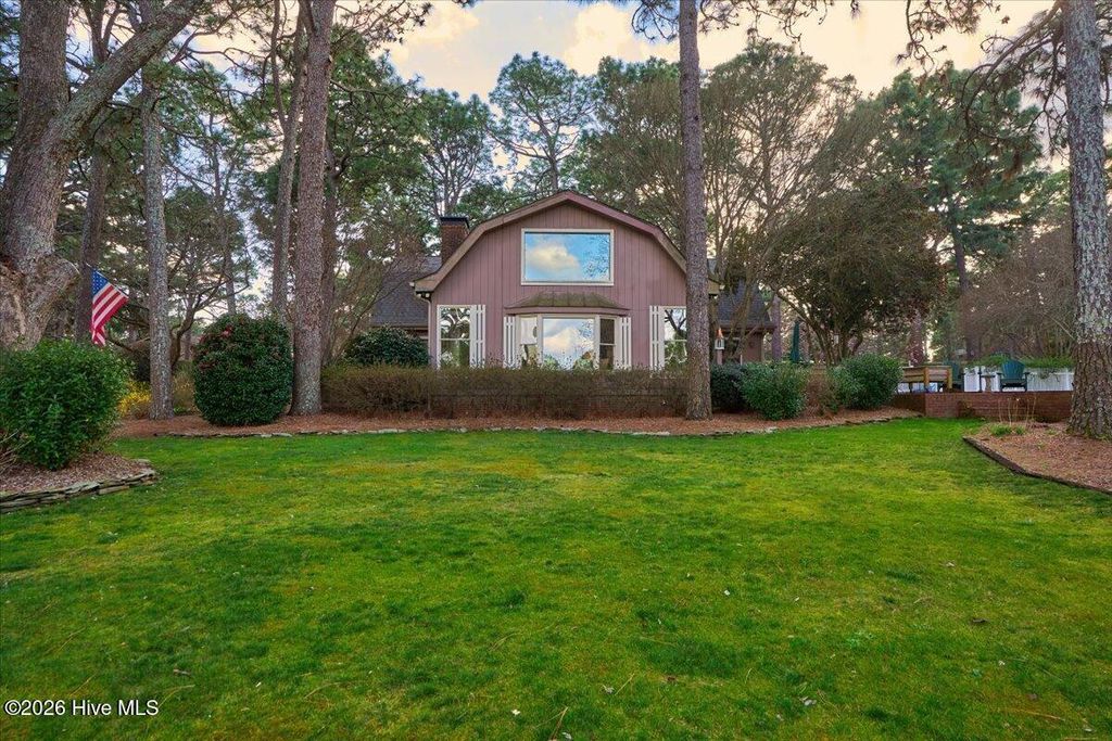 230 Old Dewberry Lane, Southern Pines, NC 28387