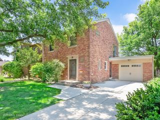 812 S Madison Avenue, La Grange, IL 60525