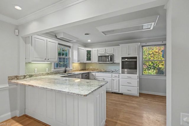 4049 Oak DR, Chesapeake, VA 23321