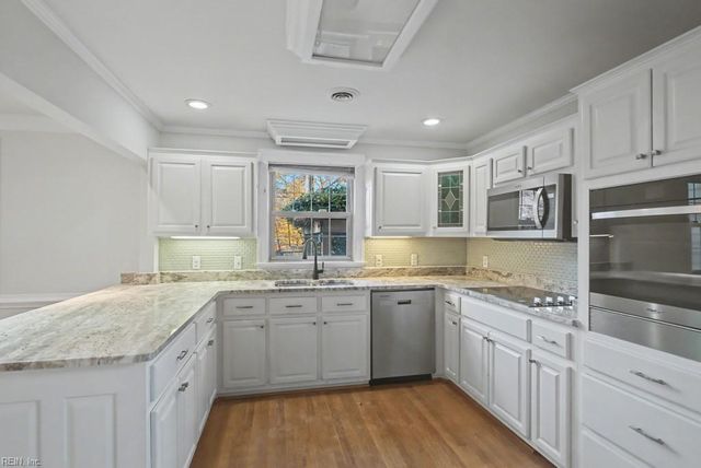 4049 Oak DR, Chesapeake, VA 23321