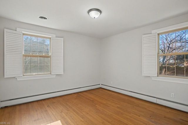 4049 Oak DR, Chesapeake, VA 23321