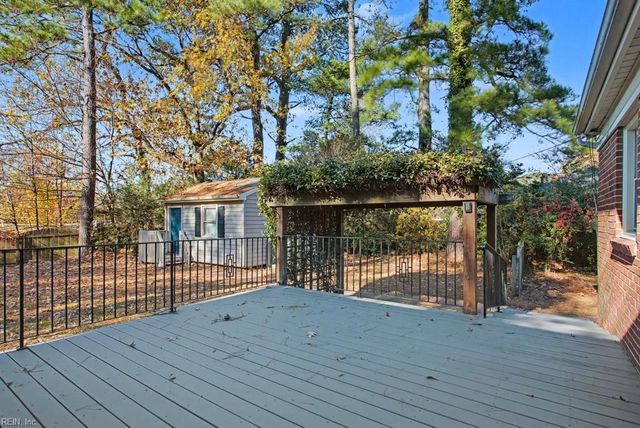 4049 Oak DR, Chesapeake, VA 23321