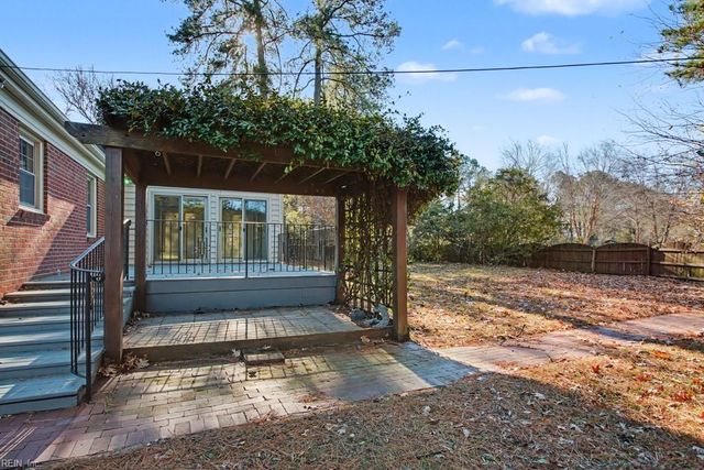 4049 Oak DR, Chesapeake, VA 23321