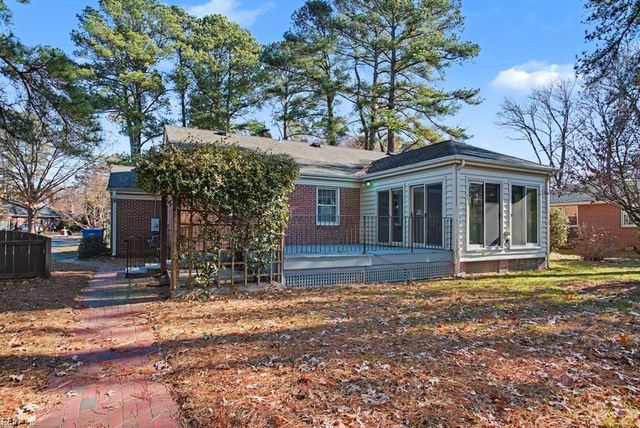 4049 Oak DR, Chesapeake, VA 23321