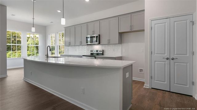 812 Fernwind Circle, Aberdeen, NC 28315