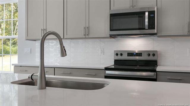 812 Fernwind Circle, Aberdeen, NC 28315