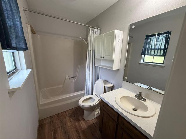 400 N Kingston Square, Lake Charles, LA 70611