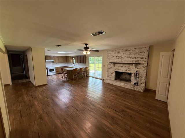 400 N Kingston Square, Lake Charles, LA 70611