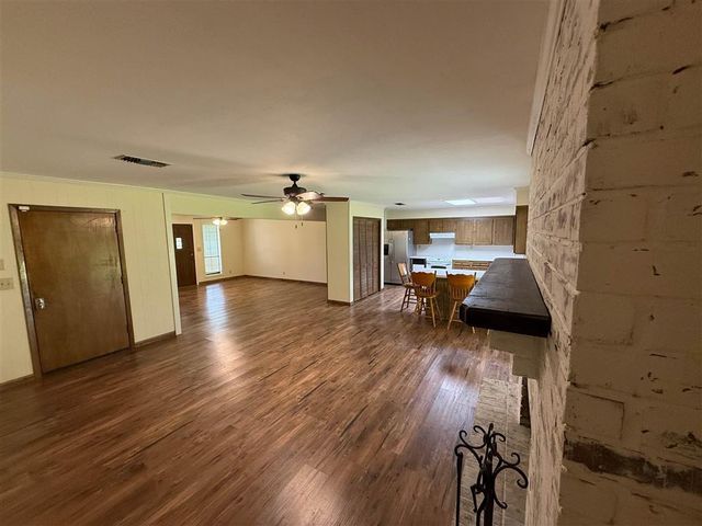 400 N Kingston Square, Lake Charles, LA 70611