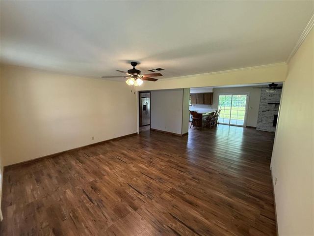 400 N Kingston Square, Lake Charles, LA 70611
