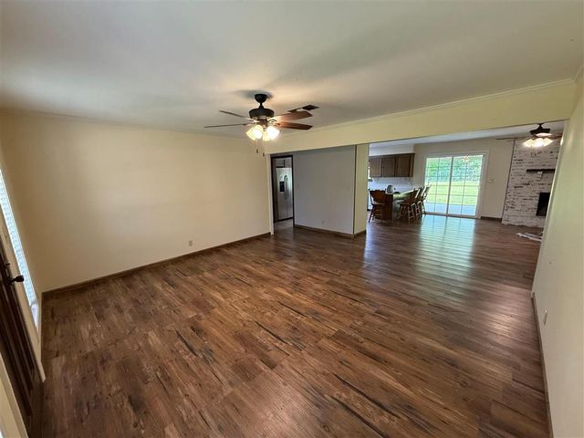 400 N Kingston Square, Lake Charles, LA 70611