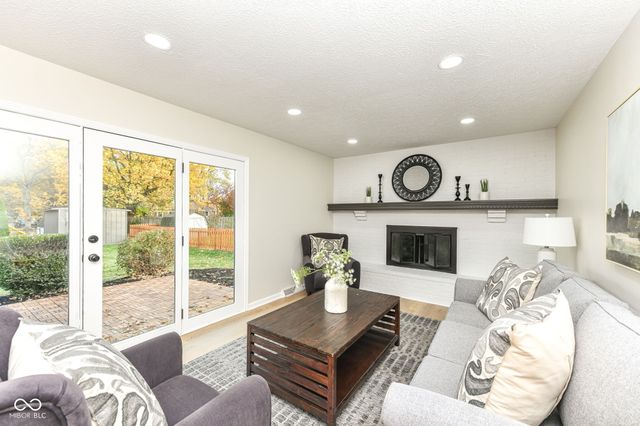 567 Hawthorne Drive, Carmel, IN 46033