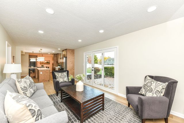 567 Hawthorne Drive, Carmel, IN 46033